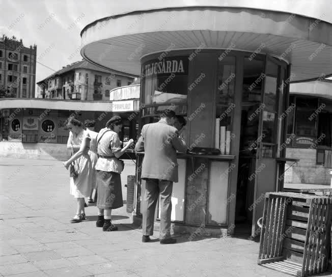 Tájak, városok - Budapest - Tejcsárda a Moszkva téren