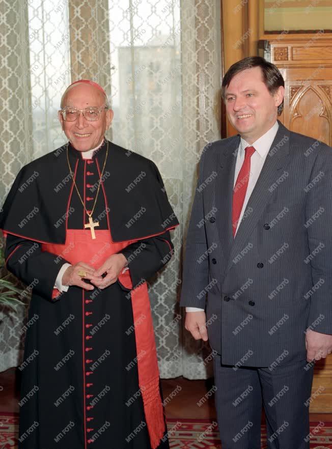 Külpolitika - Vatikán -Magyarország kapcsolatának helyreállítása