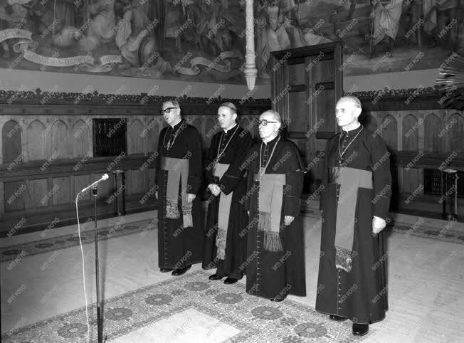 Római katolikus főpapok eskütétele