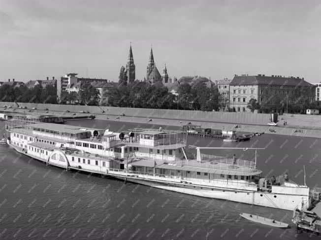 Vízi közlekedés - Turizmus - Szőke Tisza II. üdülőhajó
