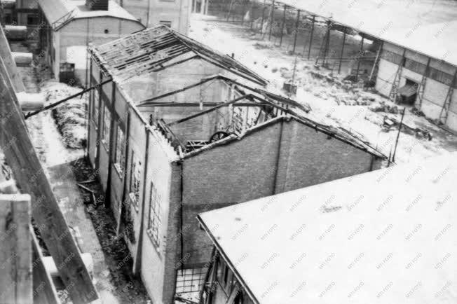 Baleset - Tűz után a csepeli papírgyárban