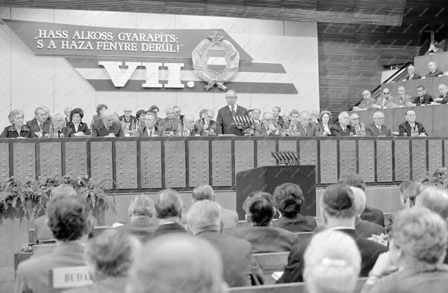 Belpolitika - A Hazafias Népfront VII. kongresszusa
