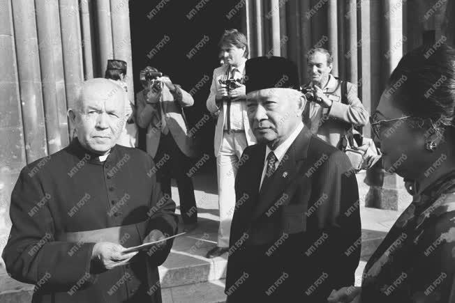 Külpolitika - Suharto Magyarországon