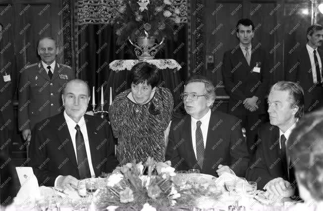 Külpolitika - Diplomácia - Mitterrand Budapesten