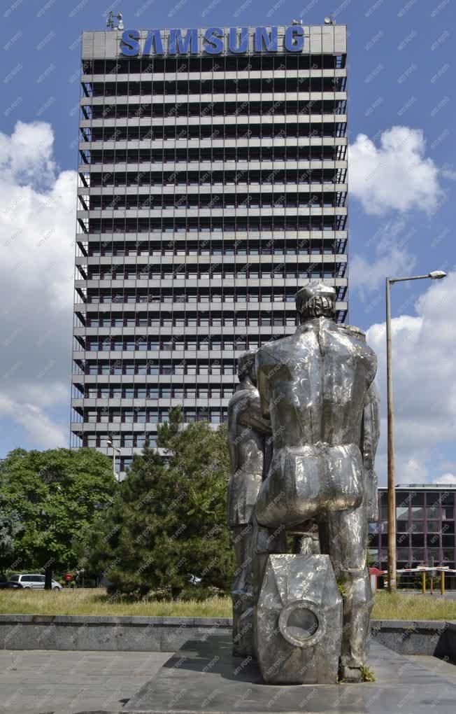 Műalkotás - Budapest - Munkások című szoborkompozíció