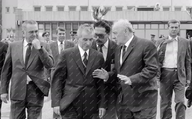 Külkapcsolat - Nicolae Ceausescu elutazása Budapestről 