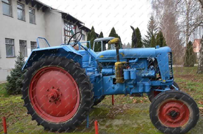 Ipartörténeti emlék - Tokaj - Zetor K-25-ös traktor 
