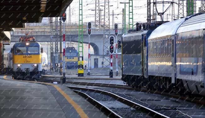 Közlekedés - Budapest - A felújított Nyugati pályaudvar