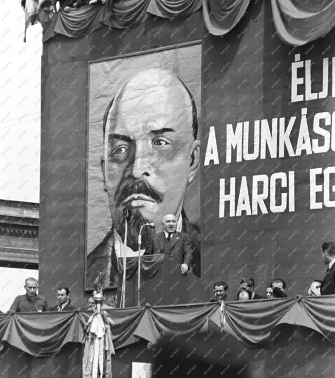 Történelem - Az első szabad május elseje Budapesten