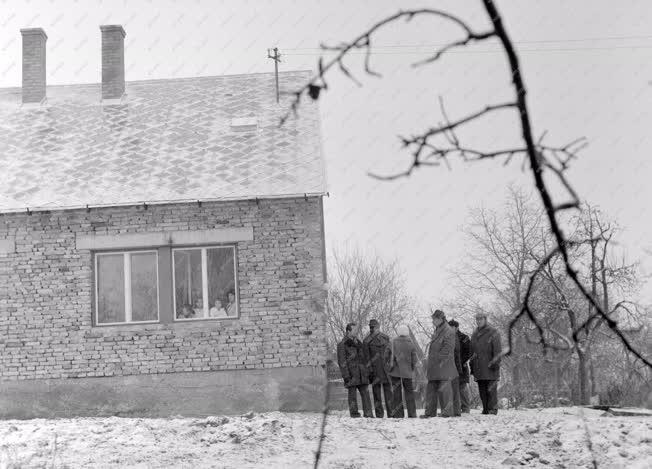 Életkép - Családi ház társadalmi munkában