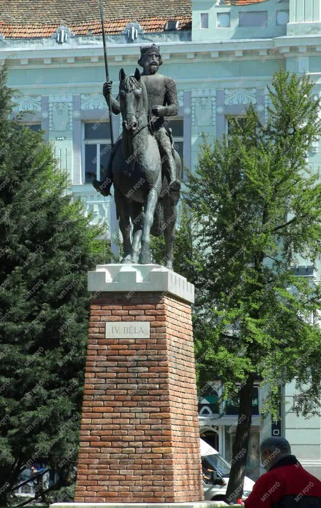 Műalkotás - Szeged - IV. Béla király szobra 