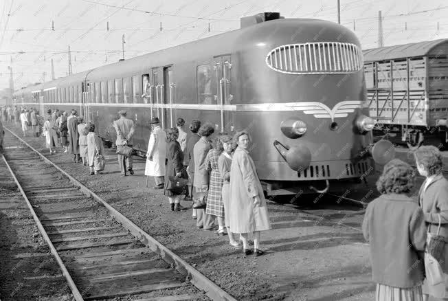 Közlekedés - Budapest-Bécs expresszvonat