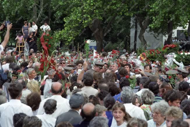 Belpolitika - Kádár János temetése