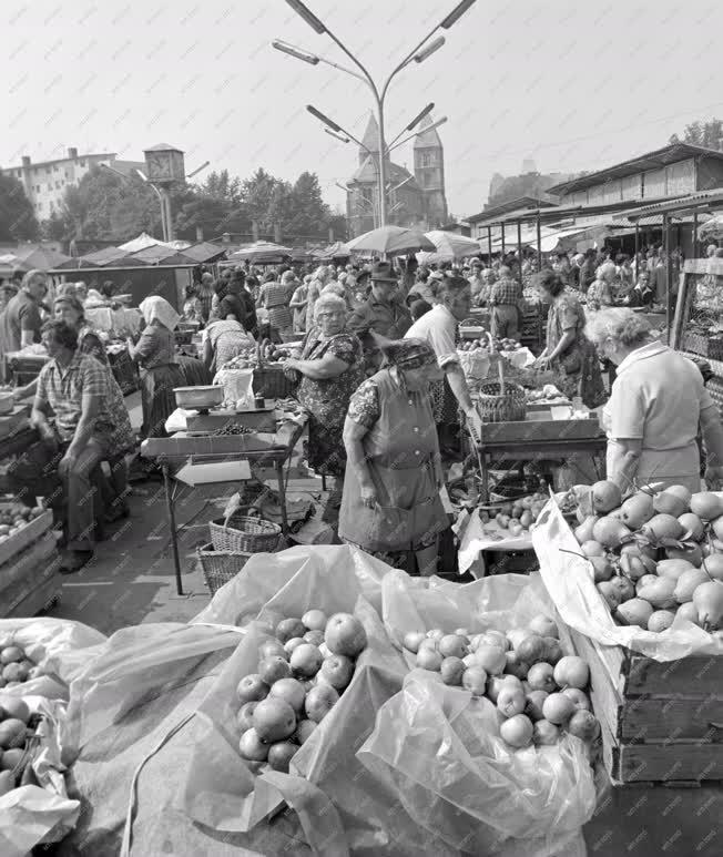 Városkép-életkép - Az Élmunkás téri piac