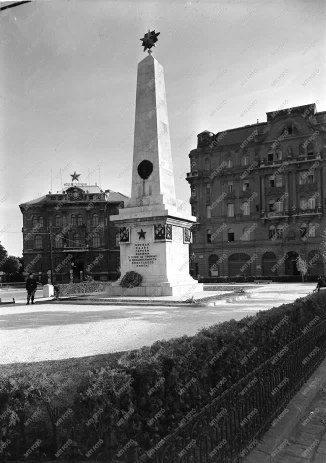 Városkép - Szovjet hősi obeliszk a Gellért téren