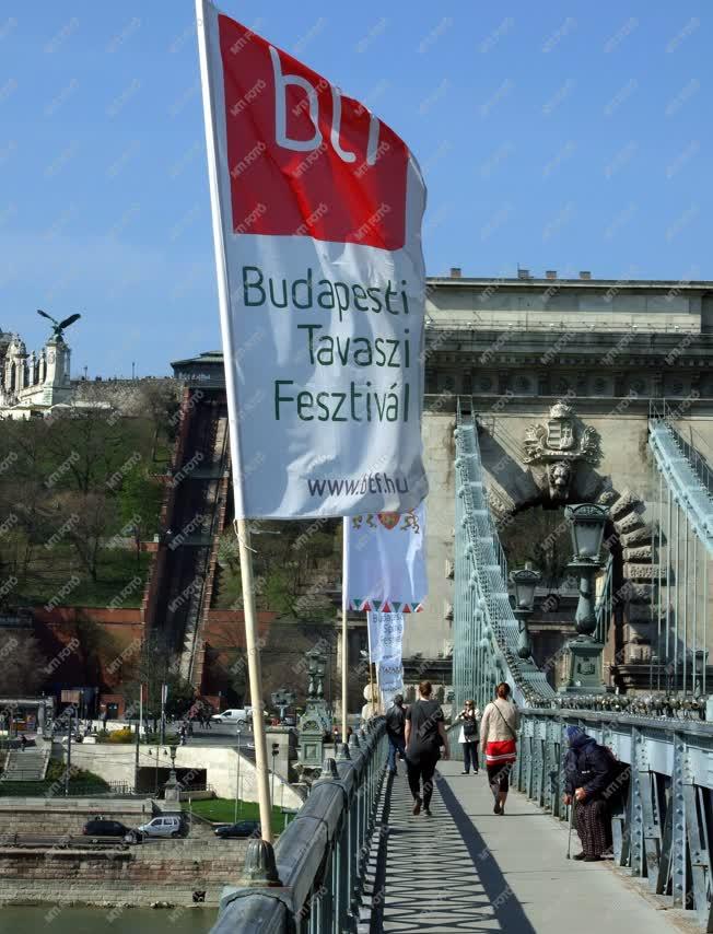 Kultúra - Budapest - A Budapesti Tavaszi Fesztivál reklámja