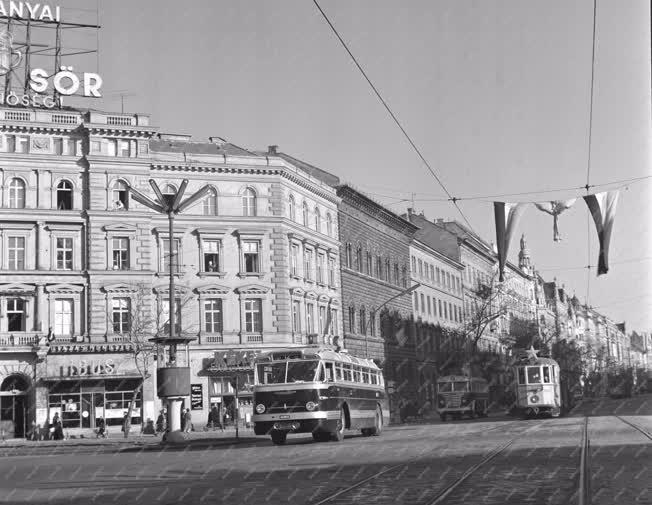 Közlekedés - Új buszok Budapesten