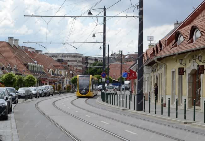Közlekedés - Budapest - A 17-es villamos a Bécsi úton