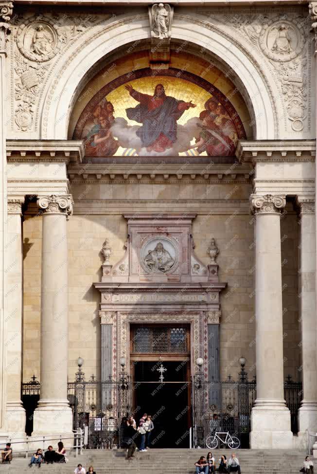 Budapest - Műemlék - A Szent István Bazilika főbejárata 