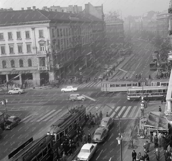 Városkép - Közlekedés - Blaha Lujza tér