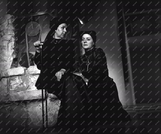 Kultúra - Színház - Federico Garcia Lorca: Bernarda Alba háza