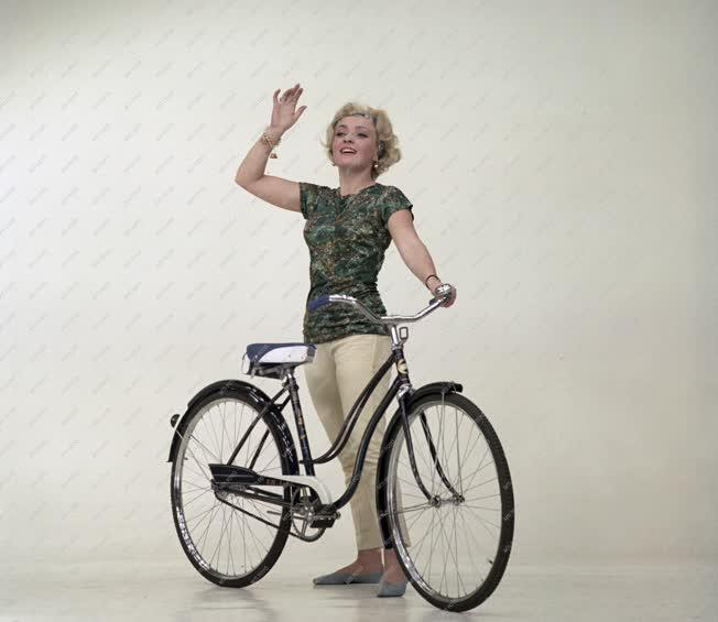 Közlekedés - Reklám - Csepel kerékpár