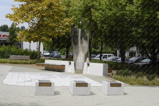 Köztéri szobor - Budapest - Anamorfózis oszlop