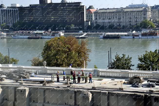 Műemlékvédelem - Rekonstrukció - A Várbazár felújítása