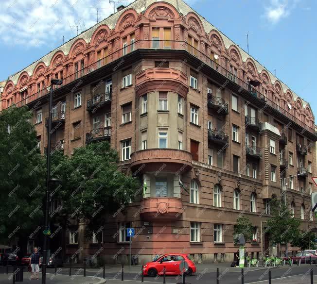  Városkép - Budapest - Díszes épület a Szalay utcában