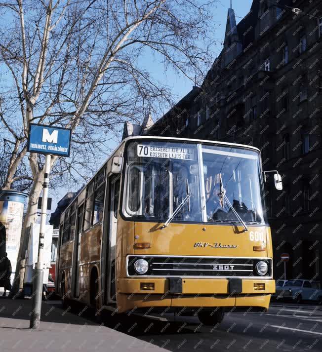 Tömegközlekedés - Ikarus trolibusz