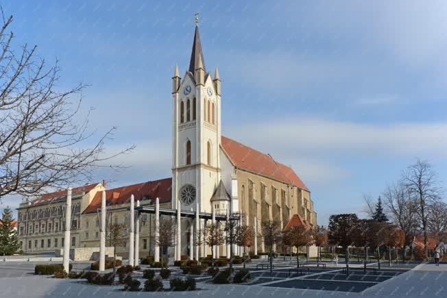 Egyházi épület - Keszthely - A Magyarok Nagyasszonya templom