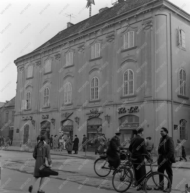 A szerző válogatása - Új helyen a székesfehérvári IBUSZ iroda