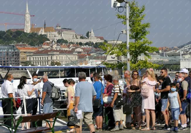 Turizmus - Budapest - Szárnyashajóval Esztergomba