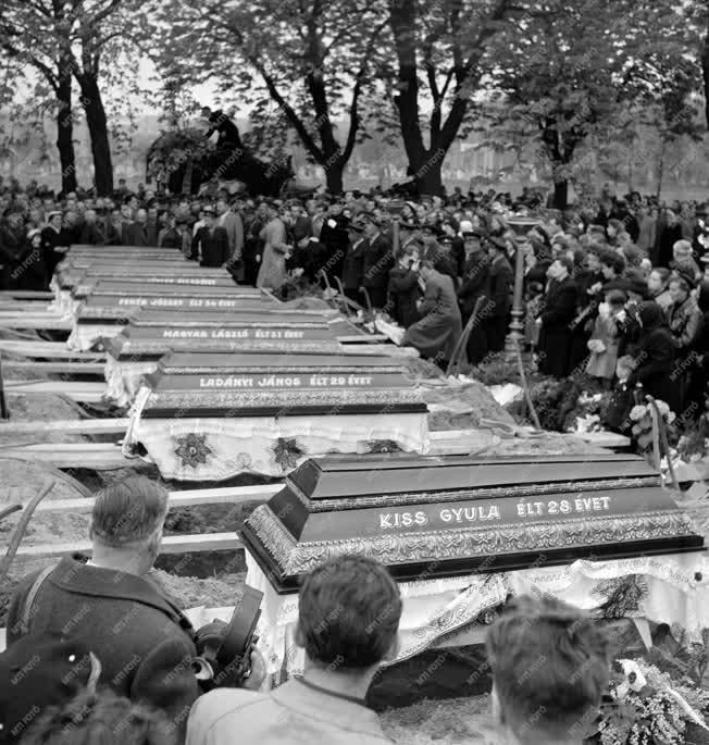 Belpolitika - 1956 - Belügyminisztériumi tisztek temetése