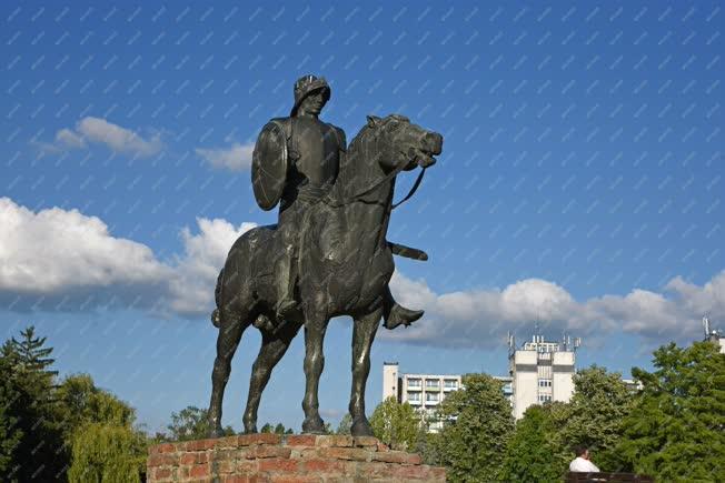 Városkép - Gyula - Végvári vitéz szobor