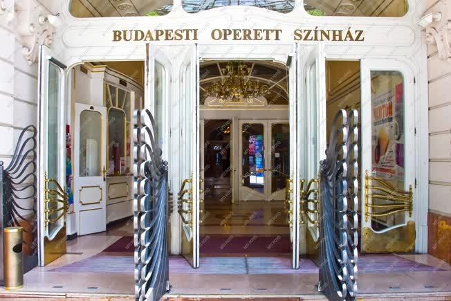Épület - Budapest - Az Operettszínház bejárata