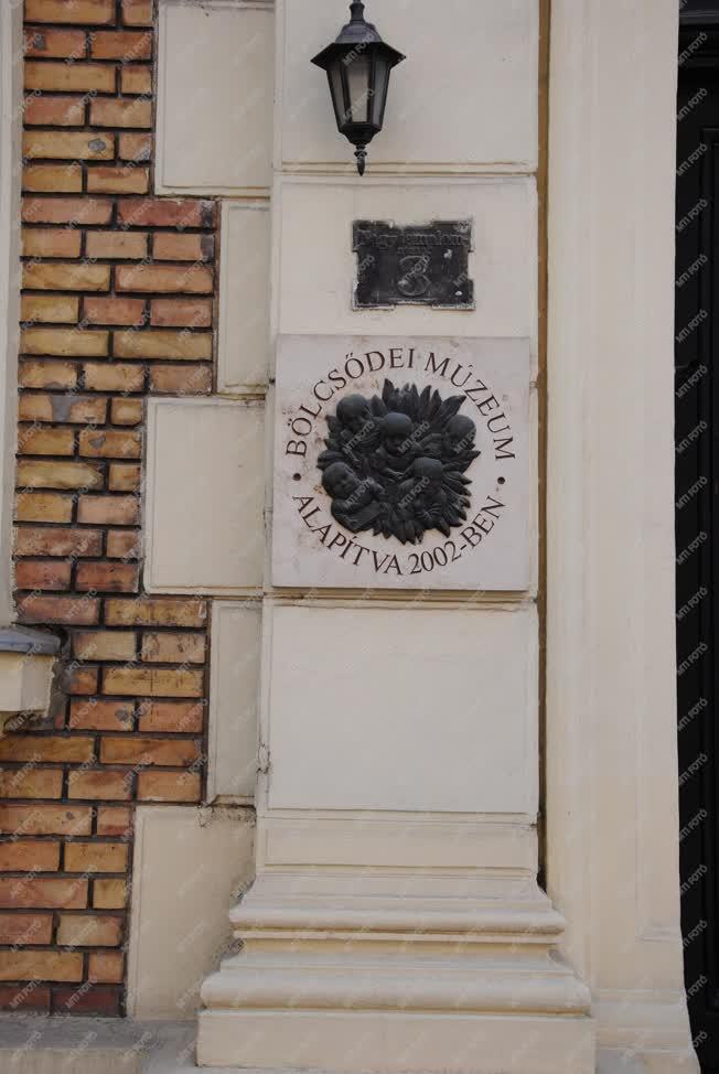 Tárgy - Budapest - A Bölcsődei Múzeum névtáblája