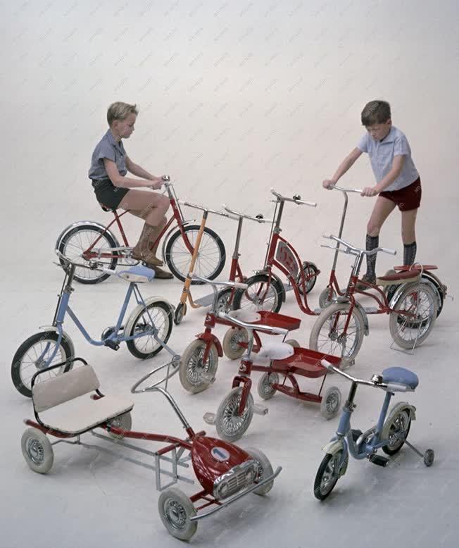 Reklám - Gyerek kerékpárok, roller, gokart