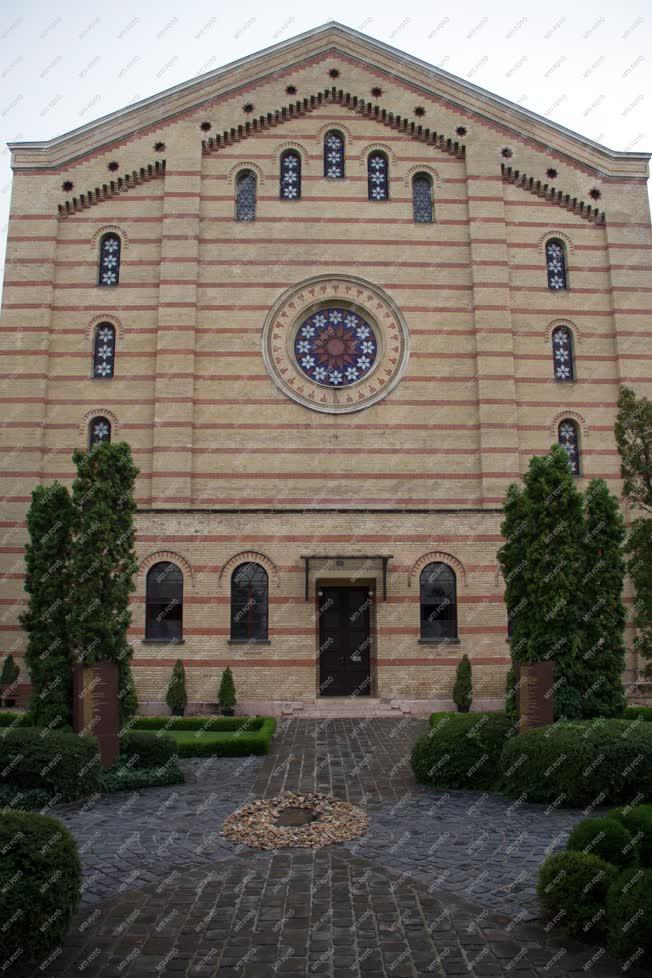 Egyházi épület - Budapest - A Dohány utcai zsinagóga 