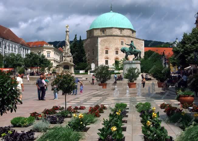 Városkép  - Pécs - A Széchenyi tér a városközpontban