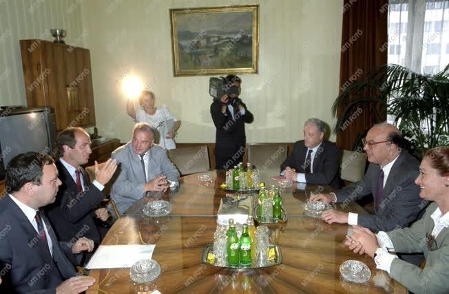 Külpolitika - A MNB elnöke fogadja Bettino Craxit