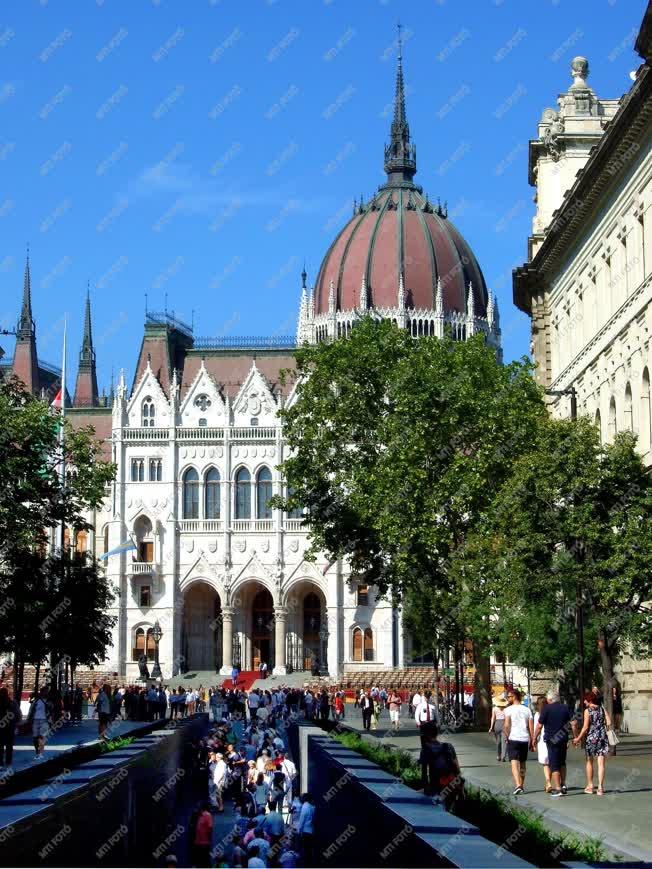 Városkép - Budapest - Az Összetartozás emlékhelye