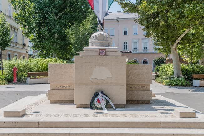 Emlékmű - Székesfehérvár - Országzászló emlékmű