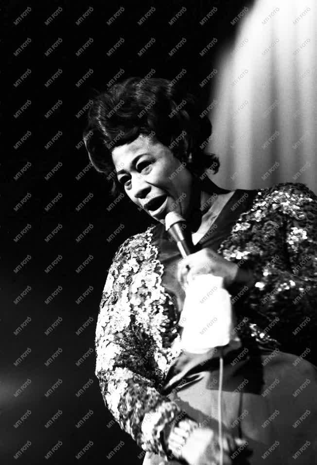 Ella Fitzgerald amerikai dzsessz-énekesnő