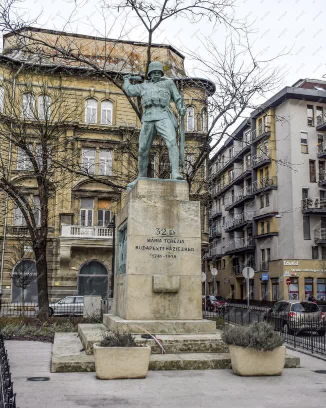 Városkép - Budapest - A 32-es Honvéd Gyalogezred Emlékműve
