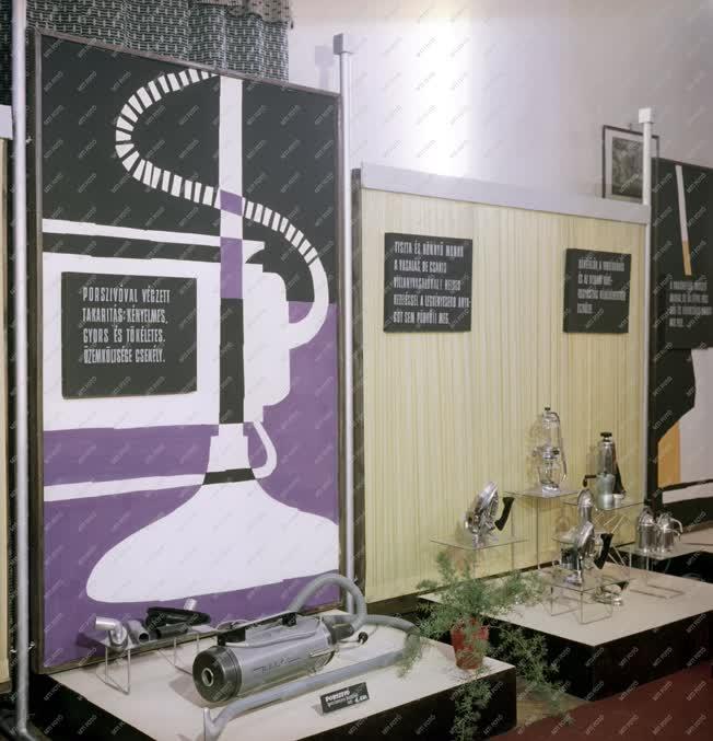 Kereskedelem - Háztartási gép és rádió-, tv kiállítás 