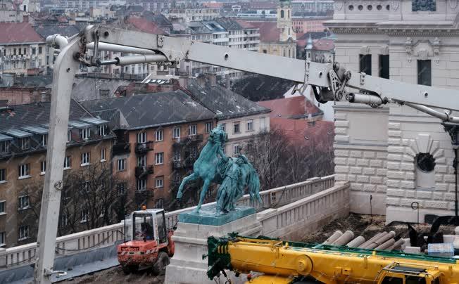 Köztéri szobor - Budapest - A lovát elővezető csikós