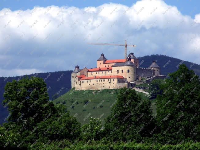 Történelmi épület - Krasznahorka - A vár felújítása 