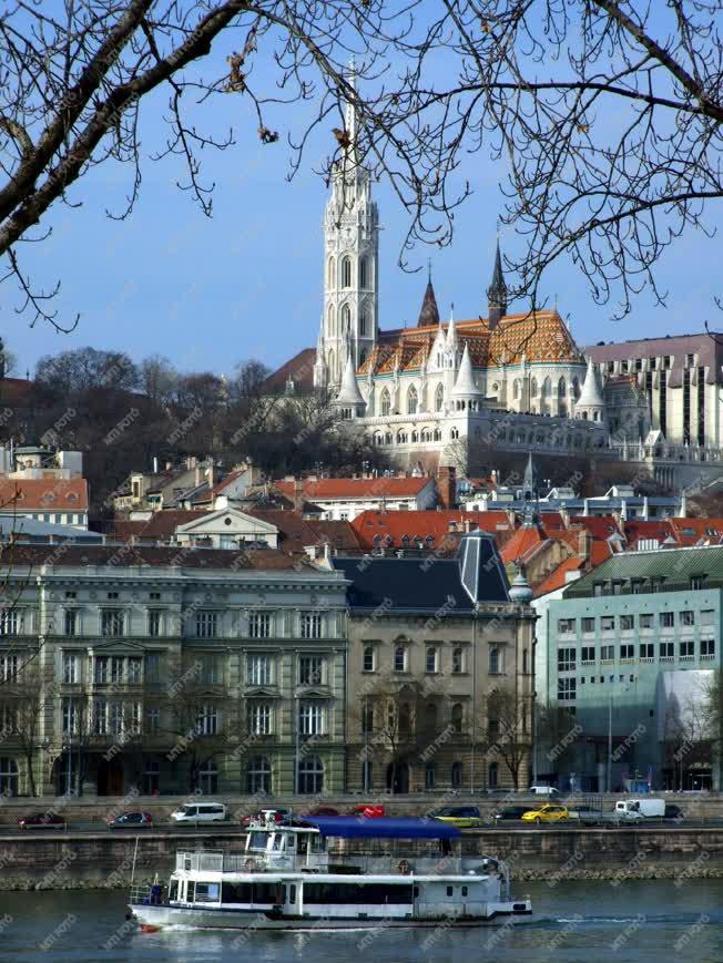 Városkép - Budapest - Dunai személyszállítás kishajóval