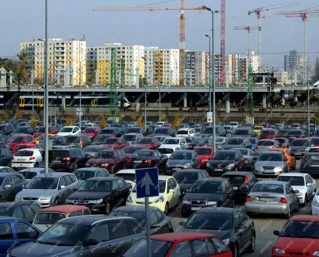 Közlekedés - Budapest - Parkolj és utazz! - parkoló Őrmezőn